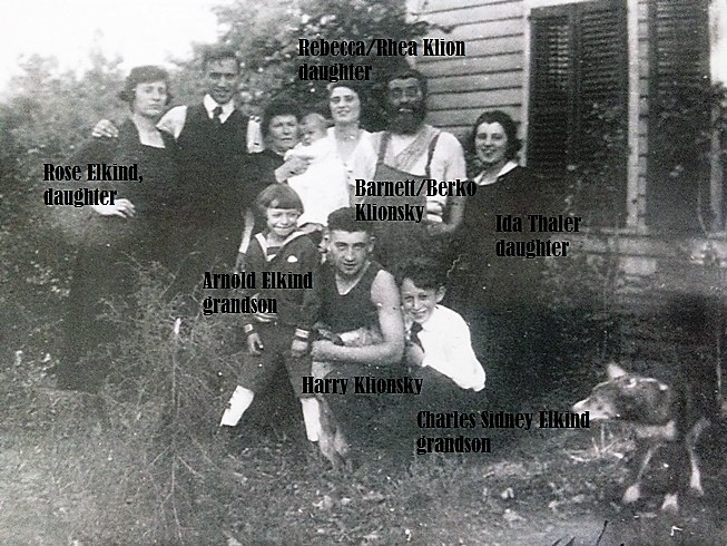 Barnett/Berko Klionsky with family members on his farm, 1917