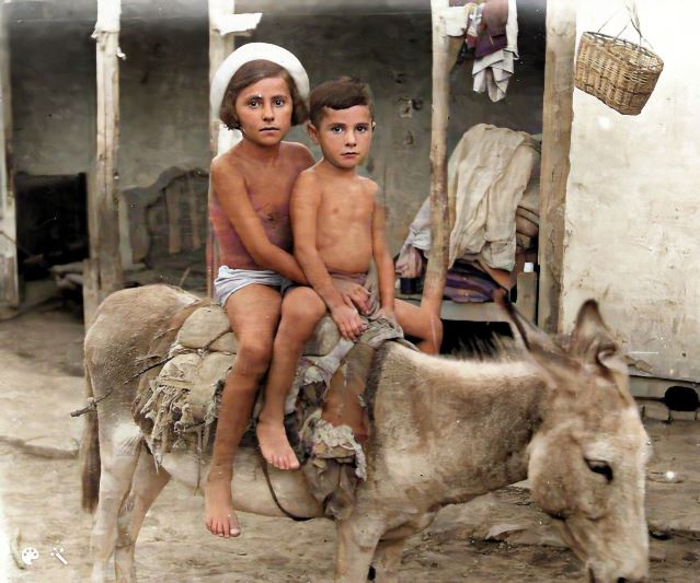 Enhanced || Siblings Salya & Mark Klionsky(1938-2015) in Kerki, Turkmenistan, 1943