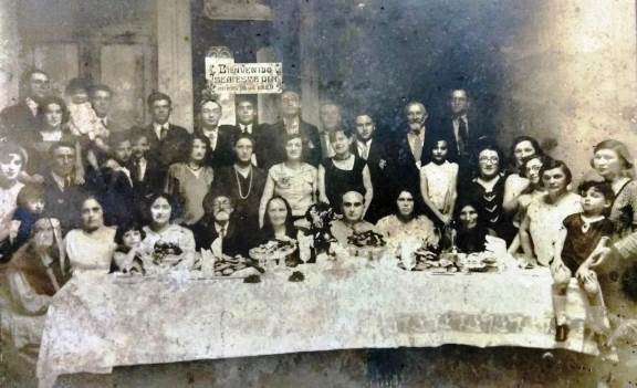 Family celebration on March 16 of 1929, Capital Federal, Argentina. We think this is an arrival party for Osher/Oskar Klionsky and his wife Shifra (Bobroff) with relatives of Shifra. Their son Eliahu/Elias Klionsky is also on this picture.
