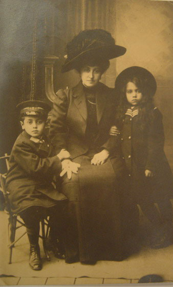 Pic 1: Children of Arnold/Ari Klionsky (1870 - 1933), 1913, Hungary(?) 
